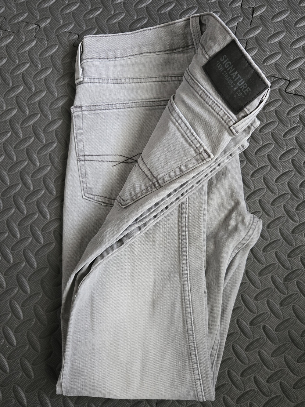 Signature Men’s Slim Fit Gray Jeans Size 31x30